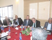 محافظ جنوب سيناء يحل 20 مشكلة متعثرة لمستثمرى شرم الشيخ