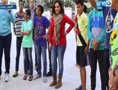 بالفيديو.. داليا أشرف تشارك فى مباراة كرة قدم مع أطفال أيتام بـ"نهار جديد"