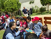 عمرو الليثى يشارك الأطفال فرحتهم فى احتفالية واحد من الناس بيوم اليتيم