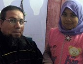 بالفيديو.. هاجر صاحبة الـ11 عام تضحى بطفولتها من أجل والدها العاجز..والأب:" نفسى أسافر أتعالج "