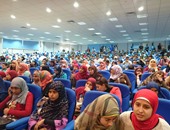 حشد طلابى فى انتظار أحمد زكى بدر لافتتاح مهرجان السياحة بجامعة جنوب الوادى