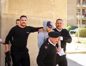 بالصور.. وصول تيمور السبكى إلى محكمة جنح أكتوبر لمحاكمته فى قضية "سب سيدات مصر"