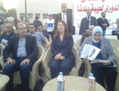 وزيرة التضامن ومحافظ الجيزة يشهدان عرضًا لفريق كورال "أنا المصرى" 
