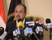 وزير الداخلية يهنئ وزير الدفاع ورئيس الأركان بحلول شهر رمضان المبارك