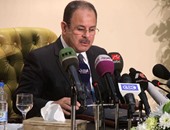 مجدى عبد الغفّار يستقبل وزير الداخلية الجزائرى فى مطار القاهرة