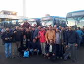 بالصور.. وقفة لسائقى النقل العام بالإسكندرية بسبب خصومات الرواتب
