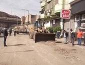 الجيزة : رفع 5 ألاف و500 طن مخلفات قمامة من أرض مطار إمبابة