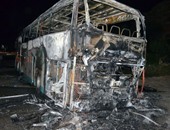 ننشر.. صور للأتوبيس المحترق شمال الغردقة بعد انقاذ 40 شخص كانوا يستقلونه