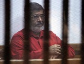 محامى "مرسى": تغيب موكلى عن جلسة "إهانة القضاء" بسبب سوء الأحوال الجوية