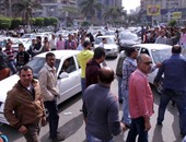 بالفيديو.. وقفة احتجاجية لسائقى التاكسى الأبيض أمام مسجد مصطفى محمود
