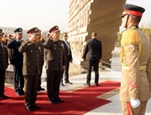 وزير الدفاع ينيب قادة الجيوش لوضع إكليل زهور على نصب الجندى المجهول