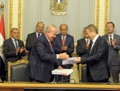 رئيس الوزراء يشهد توقيع اتفاقيات تعاون بين 4 وزارات