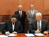 "الببلاوى" يشهد توقيع اتفاقية بين "الاتصالات" و"الصحة".. مها الرباط: 44 حالة وفاة بالـ"H1N1" وتوفير 100 ألف جرعة "تاميفلو" للفئات الأكثر احتياجا.. وتؤكد: التنسيق مع "التعليم" لمنع انتشار الفيروس