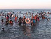 إقبال على شواطئ بلطيم فى أول أيام العيد