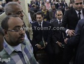 جمال وعلاء مبارك فى عزاء والدة مصطفى بكرى بمسجد عمر مكرم