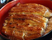 بالصور.. دم الترسة ولحم الثعابين والكبدة النيئة.. أكلات صادمة للمصريين