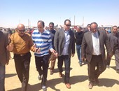محافظ الفيوم يتفقد أعمال الإنارة والتجميل بطريق القاهرة - الفيوم