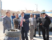 محافظ مطروح يتفقد إنشاء موقف جديد لسيارات الأجرة بجوار "سوق ليبيا"