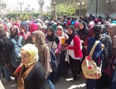 وقفة احتجاجية لأصدقاء الطالب"الغريق" بجامعة حلوان لتكثيف البحث عن الجثمان