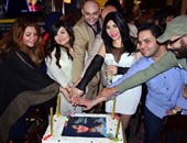 بالصور.. المطربة السورية وعد البحرى تحتفل بعيد ميلادها وسط أسرتها المصرية