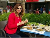 باسكال مشعلانى أثناء تناولها "الفول والطعمية": مصر بلد الأمان