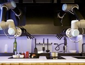 بالفيديو.. علماء بريطانيون يبتكرون أول روبوت طباخ فى العالم