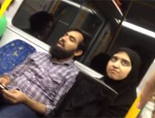 بالفيديو.. أسترالية تدافع عن مسلمة تعرضت لإهانات فى قطار بسبب الحجاب