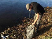 هولندى يبدأ حملة نظافة لأحد الأنهار وينضم إليه 180 شخصا آخرين 
