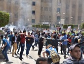 أمن جامعة القاهرة يغلق منفذ كلية تجارة بعد الاشتباك مع طلاب الإخوان