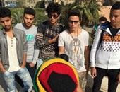 بالصور.. الجارديان تعرض مجموعة من الصور تلخص موضة المراهقين فى مصر