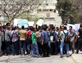 وقفة لطلاب "حاسبات القاهرة" اعتراضا على زيادة مصاريف الكورس الصيفى
