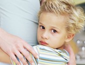 بدون قسوة أو دلع.. 9 نصائح للتعامل مع الطفل المريض بمرض مزمن