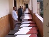مدرسة بالشرقية تلون مقاعد الطلاب بألوان علم مصر