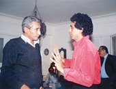 عبد الرحمن الأبنودى صانع النجوم.. أعاد الروح لمحمد رشدى.. ومع عبدالحليم حافظ منحا الشعب الثقة بعد النكسة بـ"موال النهار".. ويعترف: لم أحب أم كلثوم.. ومحمد منير شقيقه فى الغربة.. والفنانات "عيون القلب"