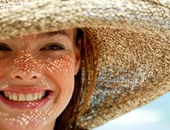 4 نصائح غذائية لحماية بشرتك من آشعة الشمس أبرزها تناول الصلصة والبطاطا