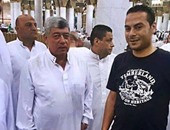 وزير الداخلية السابق يعود للقاهرة بعد أداء العمرة