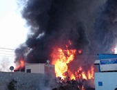 حريق هائل بمصنع مراتب فى العبور و10 سيارات إطفاء تحاول السيطرة على النيران