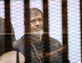 مرسى بالبدلة الزرقاء لأول مرة خلال محاكمته بقضية التخابر مع قطر