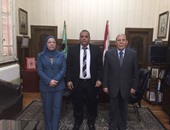 وزيرا التنمية المحلية والقوى العاملة يزوران أحمد الفضالى بمكتبه