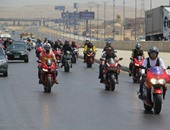 بالصور.. الدراجات النارية عند الأهرامات لتشجيع السياحة