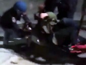 بالفيديو.. الشرطة الأمريكية تسحل صحفيا خلال أحداث الشغب بـ"بالتيمور"