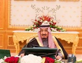 العربية: خادم الحرمين الشريفين يزور الأمير "مقرن" بقصره بالرياض