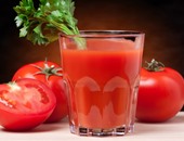 كوب من عصير الطماطم يوميًا يحميك من السرطان وأمراض القلب ويحسن الشعر