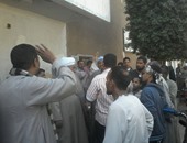 وقفة لأصحاب مستودعات الدقيق أمام محافظة الأقصر للمطالبة بصرف الحصص
