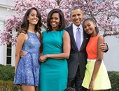 بعيدا عن السياسة والجولف.. أوباما يقضى عطلة نهاية الأسبوع مع ابنتيه