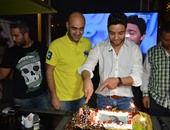 بالصور.. جمهور أحمد جمال يفاجئه بحفل عيد ميلاده