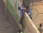 بالفيديو.. طلاب بمدينة نصر يهربون من المدرسة بتسلق السور بعلم المدير