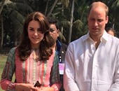 الأمير وليام وزوجته كيت يلتقيان أطفال مومباى فى ميدان "أوفال" الشهير