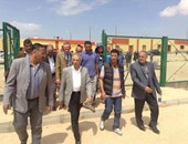 بالصور.. محافظ شمال سيناء يتفقد عملية ترميم منازل الخربة