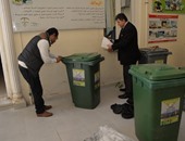 روتارى النزهة بالإسكندرية يهدى صناديق فصل القمامة لمدرسة الفرنسيسكان